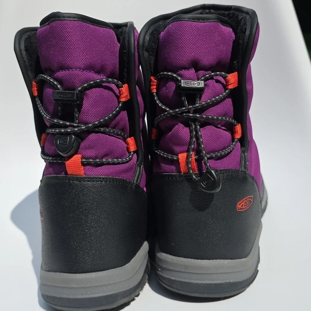 KEEN Youth Puffrider Waterproof Boot Size 6 Insulated Slip In Adjustable Strap‎